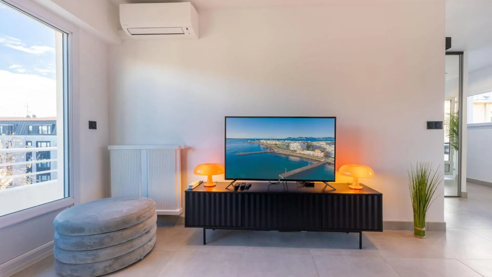 06Az - Apartment With Terrace - 10Min From Palais カンヌ