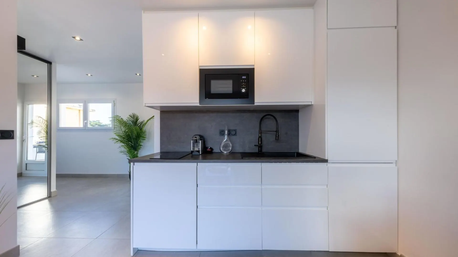 06Az - Apartment With Terrace - 10Min From Palais カンヌ