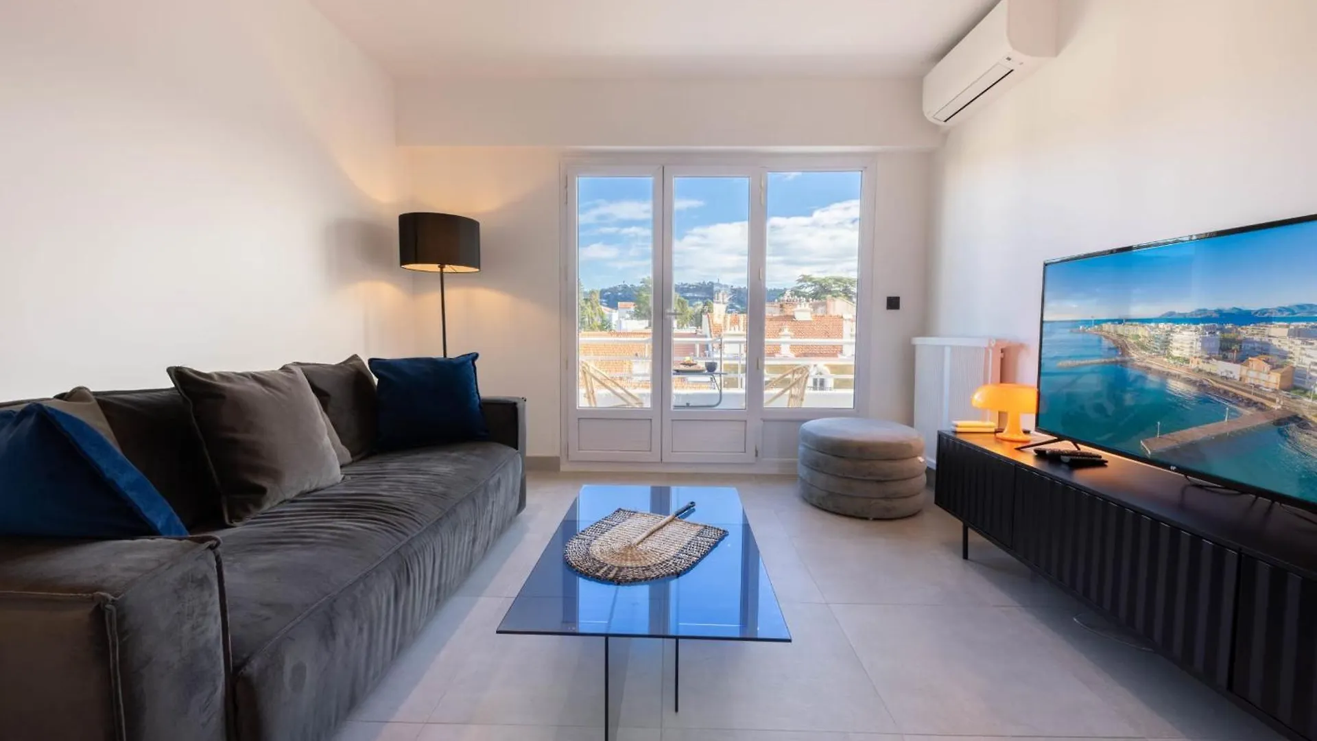 06Az - Apartment With Terrace - 10Min From Palais カンヌ 0*,  フランス